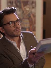 Sau 3 mùa phim thì "Người đốn tim" đúng nghĩa đen cuối cùng cũng đã xuất  hiện trong "Heartstopper"! ❤️💖💓💞💘💝❣️❤️‍🔥 Đi event ký tặng xong  celeb-crush của bồ thành của mình luôn :)) Bắp nước chăn gối sẵn ...