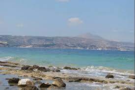 Visualhellas.gr) h θέα από τον λόφο le château προς το παραλιακό μέτωπο και την απέραντη παραλία. Chania Kiani Akti Beach Map Greeka