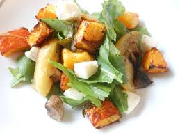 Herbstlicher Salat Mit Kurbis Pilzen Und Geschmortem Apfel Lebensmittel Essen Salat Mit Vegetarisches Essen