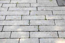 Hallo freunde, es gibt jede menge ölfleckenentferner für beton im handel. Unkraut In Fugen Von Pflastersteinen 12 Effektive Unkrautvernichter Hausgarten Net