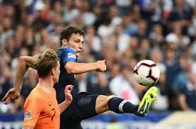 Diese seite enthält den gesamtspielplan des wettbewerbs weltpokal der saison 69/70. Benjamin Pavard Vfb Weltmeister Versteigert Personliche Gegenstande Vfb Stuttgart Stuttgarter Zeitung