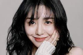 She was raised in busan until she signed with fnc in 2009. Tw Former Aoa Mina Receives Messages Telling Her To End Her Life And Calling Her Names See Her Response Kpophit Kpop Hit