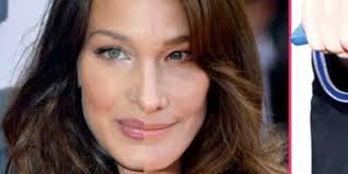 The two were spotted together at the cannes film festival, where the pair posed for a selfie. Carla Bruni Et Bella Hadid Leur Ressemblance Surprend Encore Photo