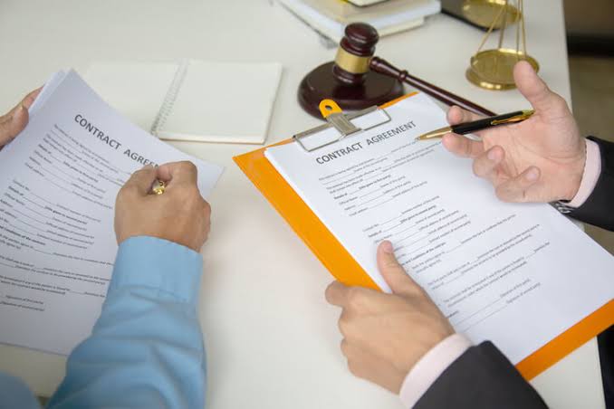 Chicago Law Firm, Andrew R. Schwartz | Common Breach of Contract Disputes and Defenses