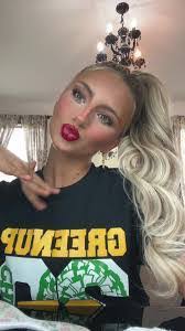 Katie Gambrell's Instagram, Twitter & Facebook