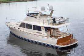Reborn and relaunched, it's now a peerless combination of elegance, speed, comfort and efficiency. Grand Banks 54 Die Schicke Kreuzfahrt In Der Autonomie