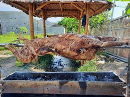 Mie means noodle made of flour, salt and egg, while soto refers to indonesian soup. Kambing Guling Aneka Kambing Guling
