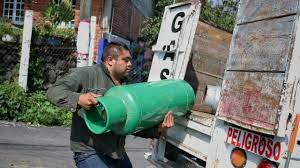 A pesar de ello, josé adrián rodríguez, presidente de la unión de gaseros del valle de méxico, informó al diario excélsior que las 45 mil unidades de reparto que hay actualmente en operación mantendrán el abasto, pero únicamente para instituciones prioritarias, es decir, los hospitales, los asilos y los orfanatos. Z1bjs0xf6qmhhm