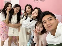 1,663,030 likes · 39,329 talking about this. Boy William Foto Bareng Red Velvet Netizen Siwon Lokal Ketemu Adek Adek Tabloidbintang Com