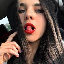 Karen Moncada (@S_trong14)