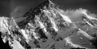 Dotychczas był to jedyny ośmiotysięcznik, który o tej porze roku opierał się ludzkiej sile, wyobraźni i odwadze, ale właśnie „doniesiono z bazy, że nepalska ekipa planowała zatrzymać się 10 metrów poniżej szczytu k2, aby utworzyć grupę wszystkich 10 wspinaczy i wejść. Zdobycie K2 Artykuly Dziennik Baltycki