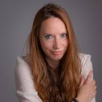 Melanie Savelli's Instagram, Twitter & Facebook