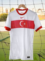 Het materiaal is 100% katoen en de naden zijn netjes afgestikt. Ek Voetbalshirts Intikkertje