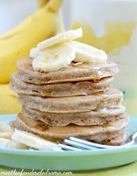 easy banana cinnamon pancakes