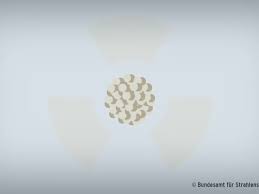 Radioaktivität is de eignschaft vo atomkern, daß sa si zufällig in andere atomkern umwandln oda zfoin.vo am oanzlna atomkern, dea radioaktiv is, ko ma ned sogn, wann a zfoid, oba füa a große menge gleiche atomkern, vom gleichn isotop, gibts a zeit, in der de hejfte zfoin is.atomkern, de natiarle vorkemman, zerfoin auf mehrere artn: Bfs Ionisierende Strahlung Video Was Ist Eigentlich Radioaktivitat