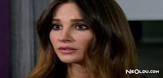 Rojda demirer rol aldığı acil aşk aranıyor dizisinin yeni sezonunda yer almayacağını açıkladı. Rojda Demirer Kimdir