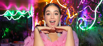 It was released on 28 august 2020, under the distribution of the label universal music, as a advancement of the second studio album of lola índigo. Todo Lo Que Sabemos Sobre Santeria El Tema De Lola Indigo Danna Paola Y Denise Rosenthal Musica Los40