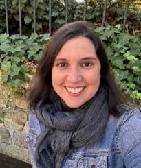 Alyssa Sills Alyssa Sills is a 28-year-old self-taught oil artist whose  journey with painting began during the COVID-19 pandemic