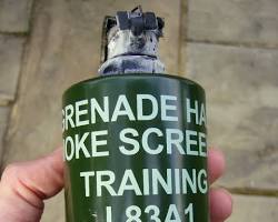 Imagine cu Different types of smoke bombs