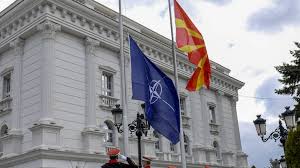 The flag of north macedonia is the national flag of the republic of north macedonia and depicts a stylized yellow sun on a red field, with eight broadening rays extending from the center to the edge of the field. Severnuyu Makedoniyu Oficialno Prinyali V Nato