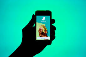 Deliveroo is selling 384,615,384 shares in the ipo, equating to an offer size of approximately £1.5 billion. Deliveroo Ipo Food Delivery App Seeks Valuation Of Up To 12 Billion