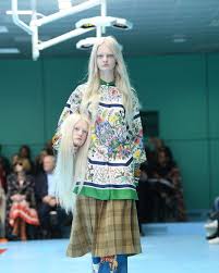 Here S What It S Like To Carry Your Own Head As A Gucci Accessory Milan Fashion Weeks Gucci Models Milan Fashion Week