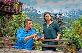 Ronja forcher ist die tochter des schauspielers reinhard forcher und war bereits als sechsjährige am tiroler landestheater in kinderrollen zu sehen. Martin Gruber Hans Sigl Und Lilli Ronja Forcher Haben Unterschiedliche Ansichten Stuttgarter Nachrichten