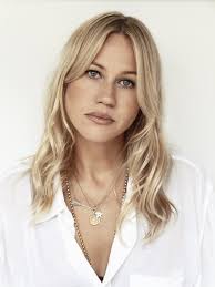 Lizzie Urban's Instagram, Twitter & Facebook