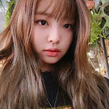 A real cutie with fake bangs🥰 Fav pic?❤️ ❕follow to comment❕ 🏷 #jenniekim  #jennie #blackpink #jennierubyjane #jisoo #lisa #rosé #jenchulichaeng  #jennieblackpink #kimjisoo #jisooblackpink #lalisamanoban #lisablackpink  #parkchaeyoung #roséblackpink ...