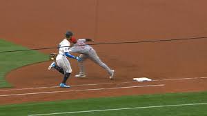 Julio Rodriguez exits game vs. Reds
