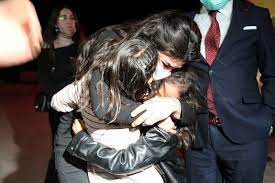 Melek i̇pek kimdir koza i̇pek holding yönetim kurulu başkanı akın i̇pek'in annesi melek i̇pek, kahramanmaraş'ta 1.5 milyon liraya mal olan bir ilköğretim okulu yaptırdı. Mitra Nazar On Twitter Melek Ipek The Woman In Antalya Who Was On Trial For Shooting Her Violent Husband After A Night Of Terrible Abuse And Death Threats She Was Held In