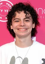 Viola Canales's Instagram, Twitter & Facebook