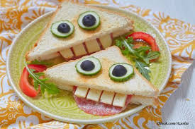 Witzige Monster Toasts Die Schnelle Abendbrot Idee Fur Kinder Salami Und Kase T Kindergeburtstag Essen Abendbrot Fruhstuck Fur Kinder Kinder Geburtstag Essen