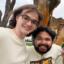 Nina De La Torre (@Ninoosh_2015)