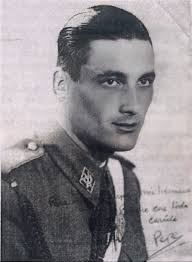 O presidente do centro P.E.N de Galicia, o escritor Luís González Tosar,  visitando o monumento ao xeneral José de San Martín no Cabo Fisterra. 📷:  Pepe Formoso #bibliotecadafisterranía #fisterra #finisterre #findocamiño  #argentina