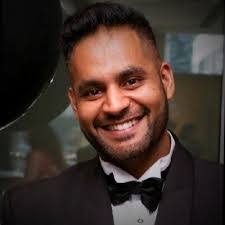 Mona Faris's Instagram, Twitter & Facebook