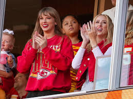 Taylor Swift arrives for Chiefs-Raiders game at Arrowhead Stadium