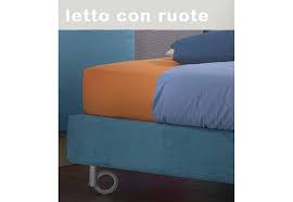 Un semplice letto singolo che diventa matrimoniale o in due letti singoli con materassi di alta qualità della stessa altezza. Sommier Singolo Con Ruote