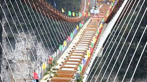 Ada yang menarik bila pengemudi melintas di jembatan terpanjang. Video Uji Nyali Melintas Di Jembatan Kaca Tertingi Dan Terpanjang Di Dunia Tribun Kaltim