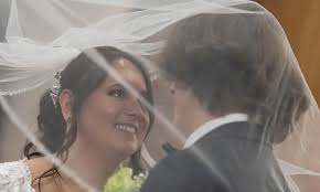 16 Celebrity Couples Who Said “I Do” Shortly After They Met