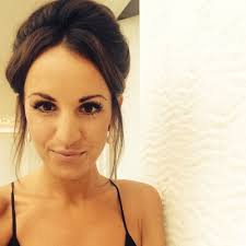 Rhiannon Van Ross (@RhiannonVanRoss)