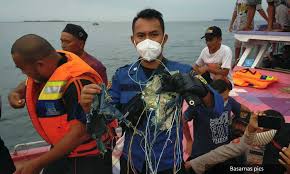 Tonton episode baru di sini. Malaysiakini Pesawat Sriwijaya Air Dipercayai Terhempas