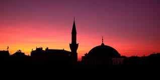 Hal ini ternyata bertujuan untuk menunjukkan kepada kita akan keagungan malam lailatul qadar, sehingga kalimat. Bacaan Surat Al Qadr Ayat 1 5 Dan Makna Di Balik Kemuliaan Malam Lailatul Qadar Dream Co Id