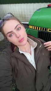 Harriet Bowden's Instagram, Twitter & Facebook