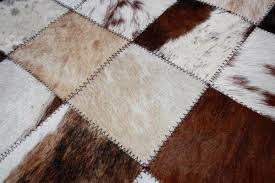 Sie wirken vertraut, edel und sorgen zudem für gemütlichkeit. Kuhfell Teppich Im Wohn Oder Schlafzimmer Verlegen Kuhfell Teppich Teppich Kuh