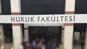 Hukuk fakültesi bölümüne ait 2020 yılı taban puanları, başarı sıralamaları ve kontenjan bilgilerine bu sayfadan ulaşabilirsiniz. Hukuk Fakultesi 2019 Taban Puanlari Ve Basari Siralamalari Onedio Com
