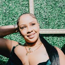 Kelly Undone updated her profile picture.