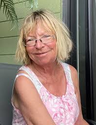 Valerie Groves's Instagram, Twitter & Facebook