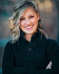 Fanny Travis's Instagram, Twitter & Facebook