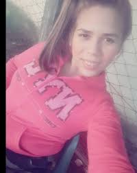 Quiero denunciar a esta persona que con ayuda de su "novio", me estafaron  mis cuentas es de Piquete Cué, Central, Paraguay, tengan mucho cuidado  cualquier informacion mandenme al imbox; ella administra un